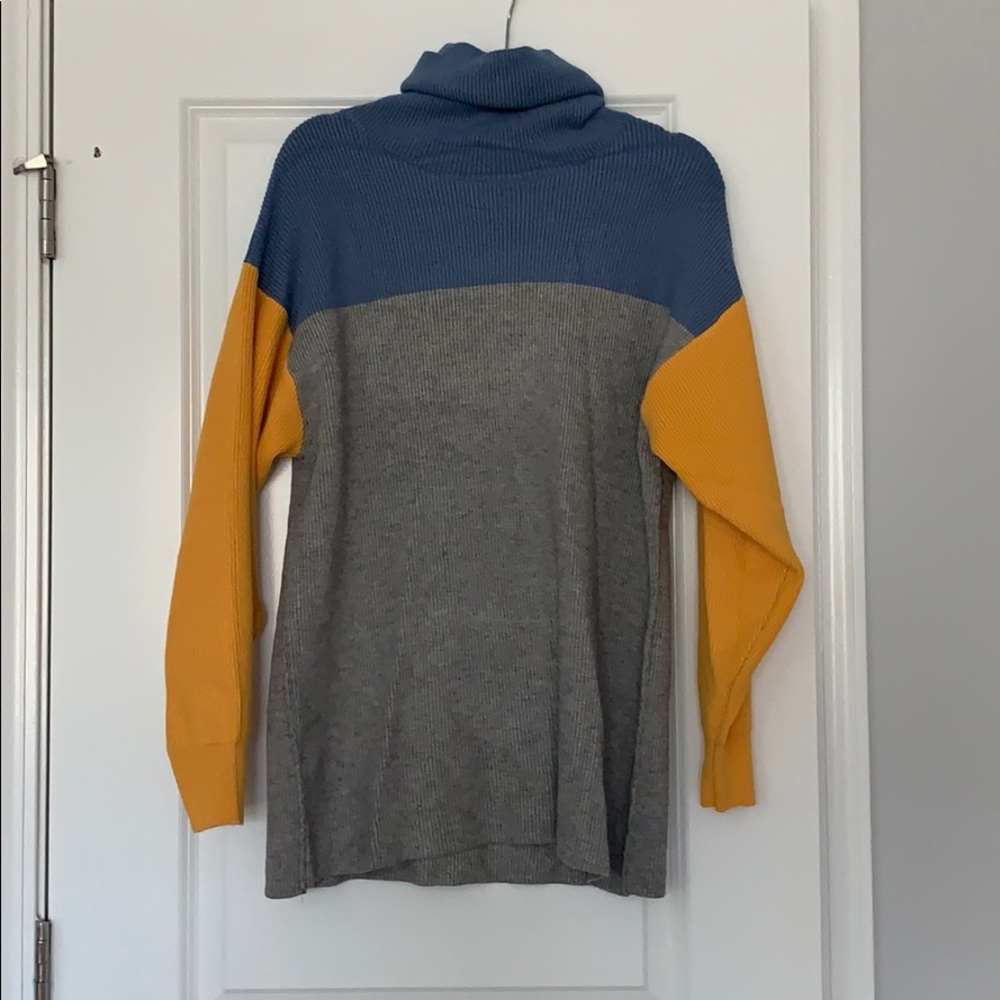 Color lock tunic sweater